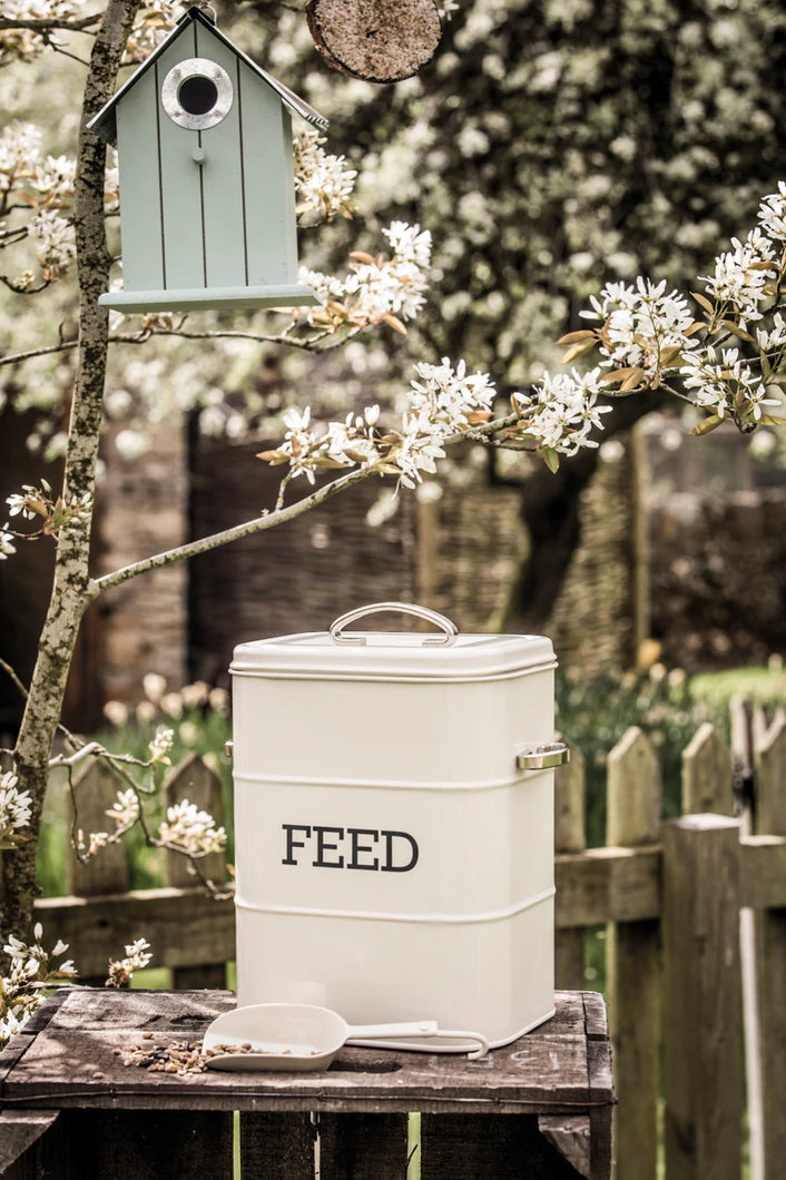 Cream Feed Tin with Metal Scoop
