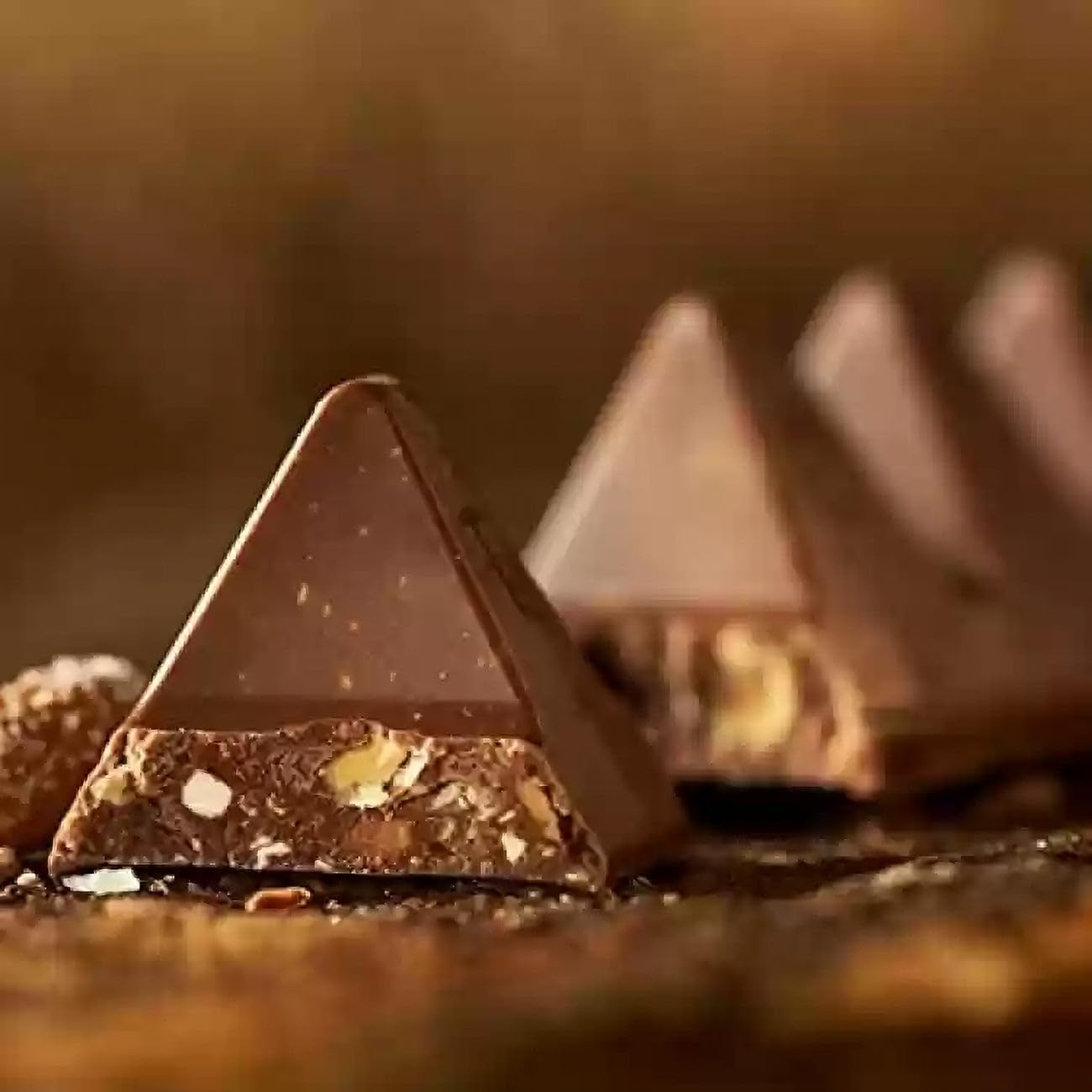 Swiss Milk Chocolate with Honey and Almond Nougat 750g (26.5oz)