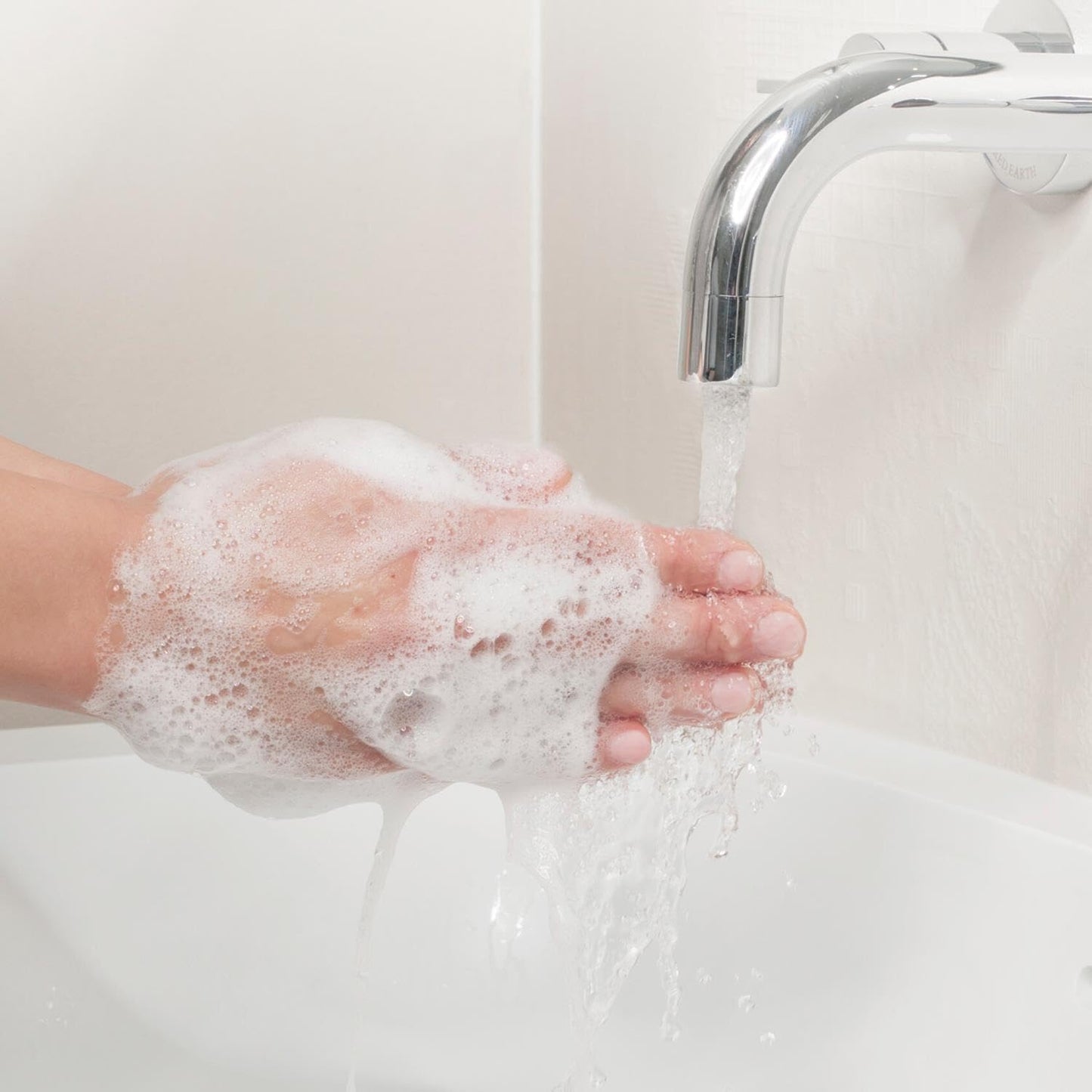 Dove - Nourishing Hand Wash Lotion Soap Dispenser - 250 mL