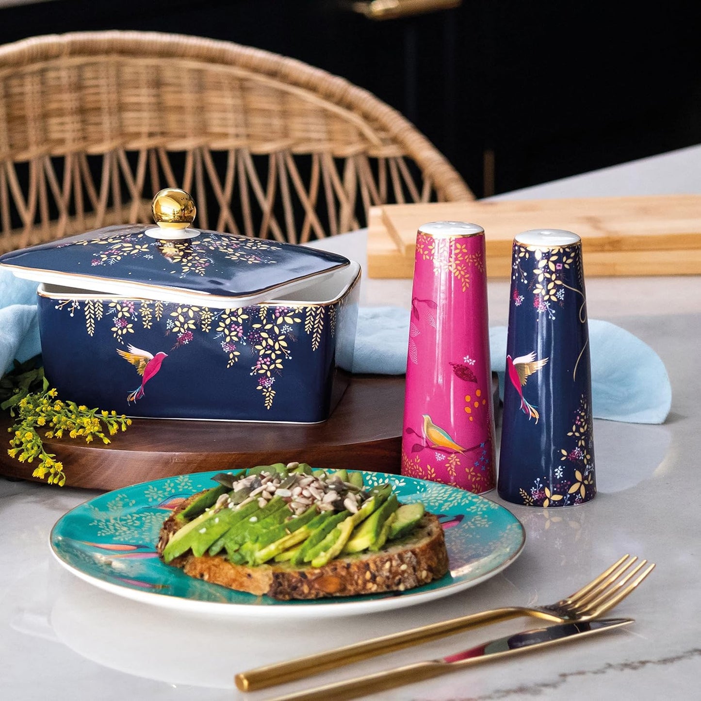 Portmeirion x Sara Miller London Butter Dish - Navy Blue Ceramic Butter Dish with Lid, 22ct Gold Detailing, Suitable Gift for Farmhouse and Kitchen Lovers