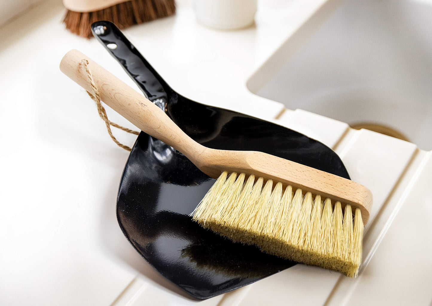 Natural Elements Eco Dustpan and Brush, Beechwood and 100% Recycled Plastic, 33 x 21.5cm,NEDPBSETCOCO
