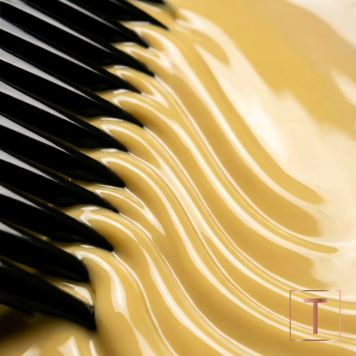 TRESemme Lamellar Gloss Priming Hair Serum salon-grade hair care for a smooth fibre finish 100 ml