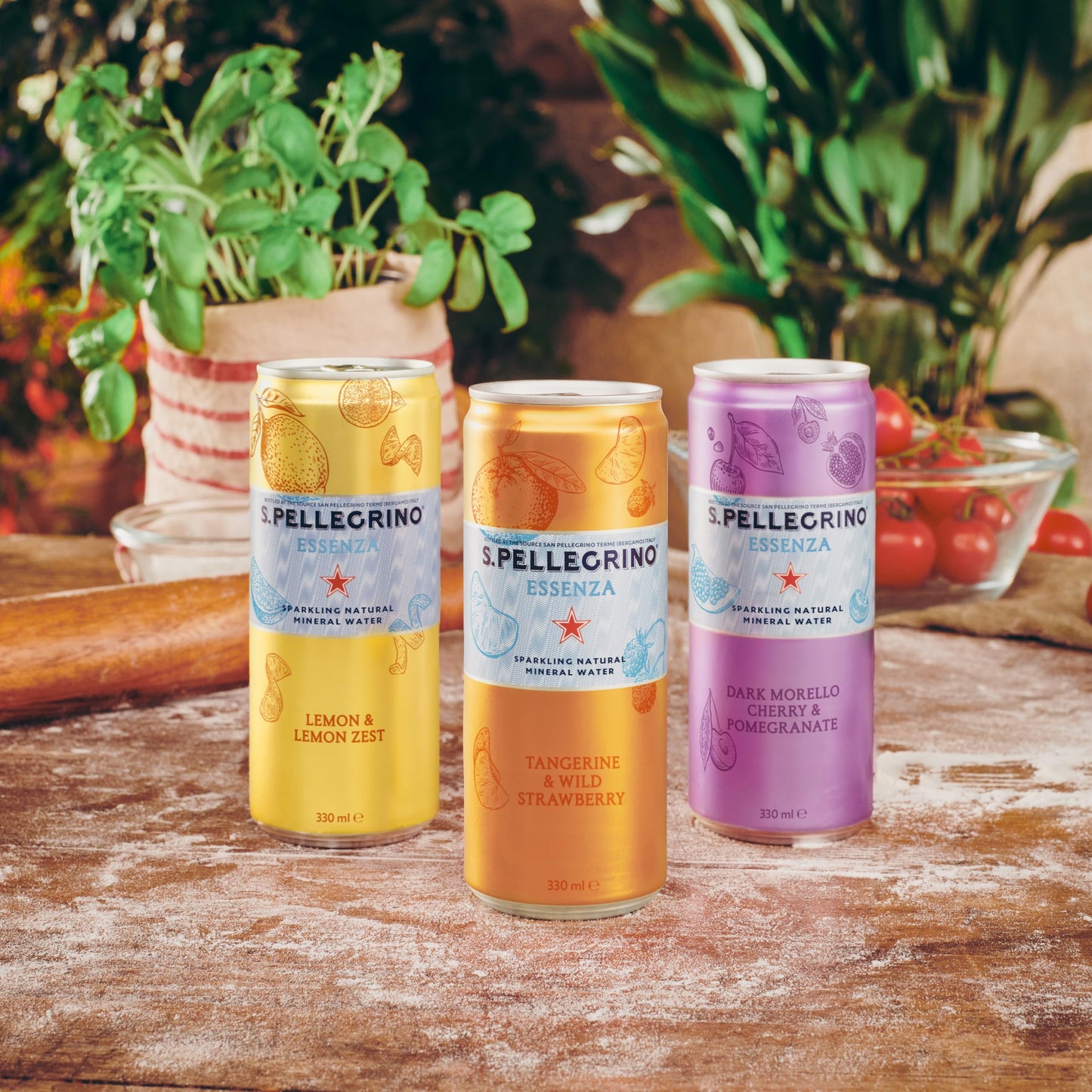 San Pellegrino Essenza Sparkling Water Lightly Flavoured Lemon & Lemon Zest Cans 4x330ml