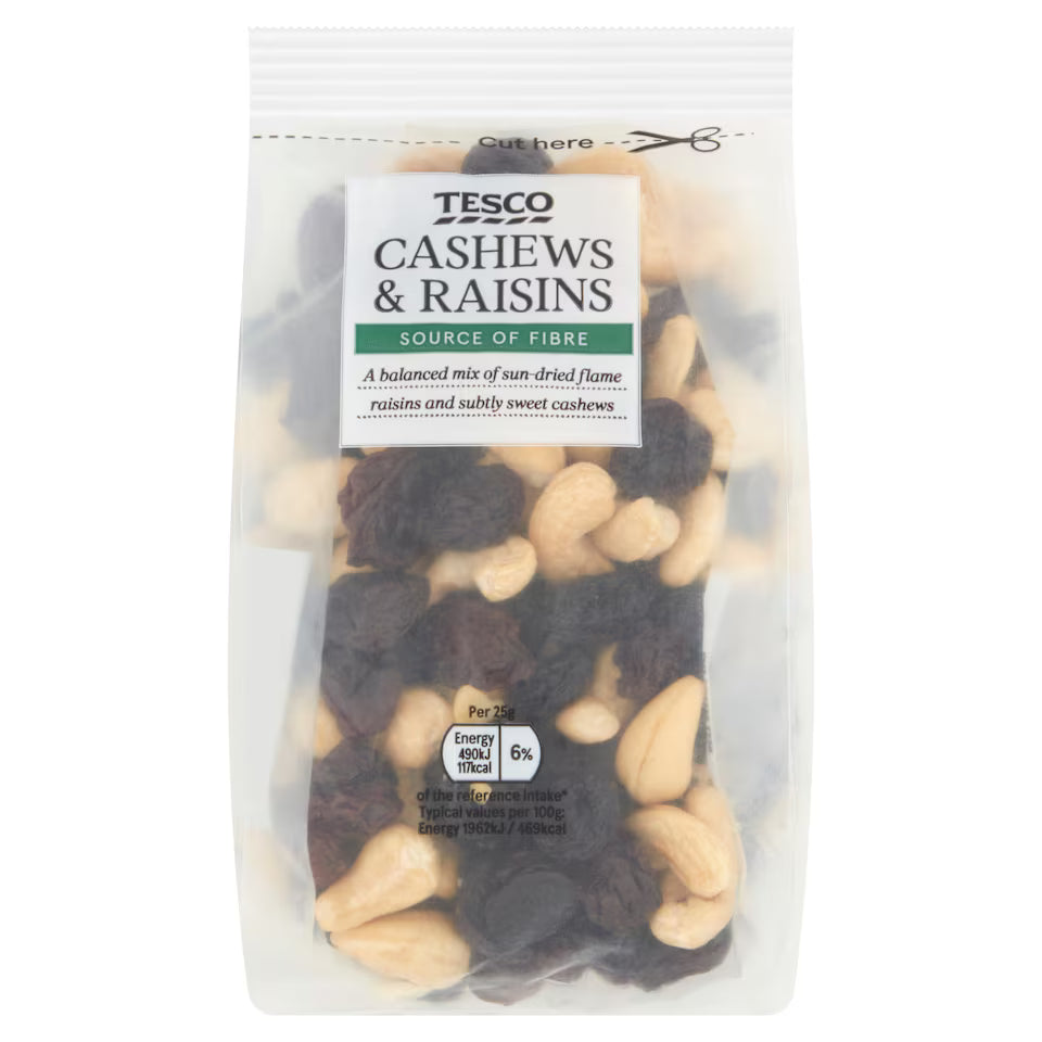 Tesco Cashews & Raisins, 200g