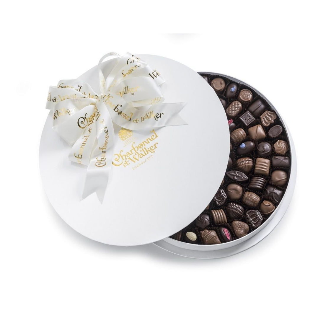 Charbonnel et Walker Boite Blanche – Fine Milk and Dark Chocolate Selection Gift Box – 1000g (with alcohol)